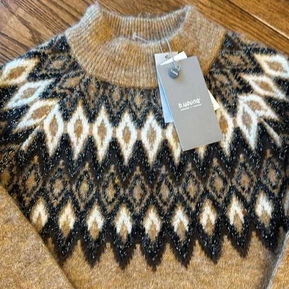 Nwt. Sweater - Picture 5 of 7